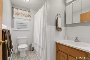 32 Hackett Cir N, Stamford, CT 06906 - Photo 11