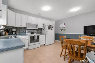32 Hackett Cir N, Stamford, CT 06906 - Photo 5