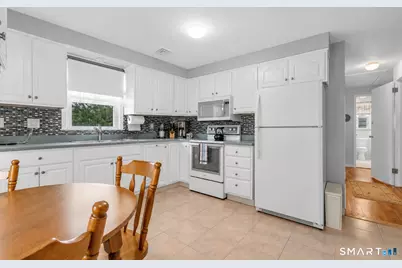 32 Hackett Circle North, Stamford, CT 06906 - Photo 7