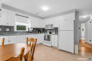 32 Hackett Cir N, Stamford, CT 06906 - Photo 7