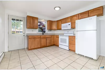 32 Hackett Circle North, Stamford, CT 06906 - Photo 15