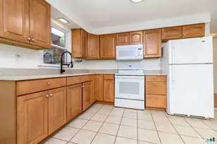 32 Hackett Cir N, Stamford, CT 06906 - Photo 17