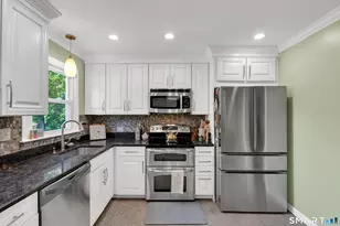 33 Wayne Dr, East Lyme, CT 06333 - Photo 13