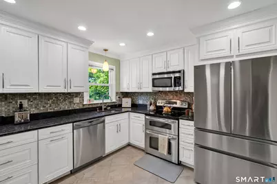 33 Wayne Drive, East Lyme, CT 06333 - Photo 11