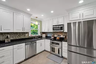 33 Wayne Dr, East Lyme, CT 06333 - Photo 11