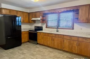 60 Baggot St, West Haven, CT 06516 - Photo 3