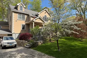 166 Blackwood Ln, Stamford, CT 06903 - Photo 3