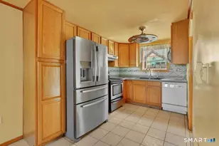 63 Braeburn Ln, Middletown, CT 06457 - Photo 3