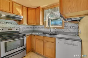 63 Braeburn Ln, Middletown, CT 06457 - Photo 5