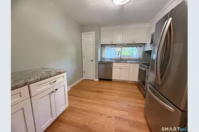 562 Oak Avenue #562, Cheshire, CT 06410 - Photo 3