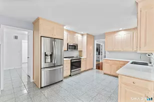 3 Grist Mill Ln, Shelton, CT 06484 - Photo 7