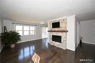31 Carriage Dr, Milford, CT 06460 - Photo 5