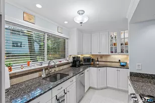 7 Pond Cir, Avon, CT 06001 - Photo 3