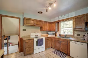 34 Roberta Rd, North Haven, CT 06473 - Photo 9
