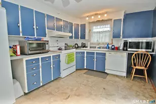 64 St Andrew Ave, East Haven, CT 06512 - Photo 7