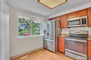 10 Valley Run Dr, Cromwell, CT 06416 - Photo 5