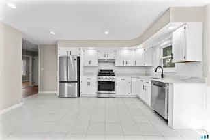 110 Minturn Rd, Bridgeport, CT 06606 - Photo 17