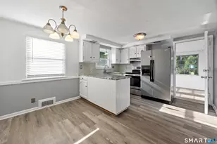 39 Whiteside St, Newington, CT 06111 - Photo 7