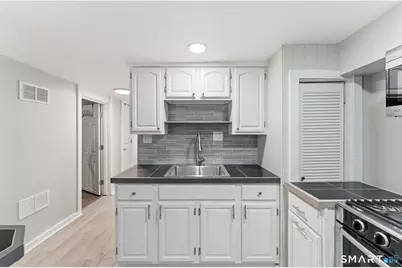 9 Hunters Road #Apt B, Norwich, CT 06360 - Photo 9