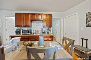 2 Hazel St, Waterbury, CT 06704 - Photo 15