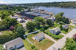 8 Pleasant St, Stonington, CT 06355 - Photo 35