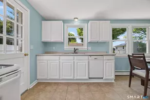 8 Pleasant St, Stonington, CT 06355 - Photo 9