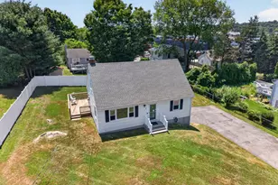 8 Pleasant St, Stonington, CT 06355 - Photo 3