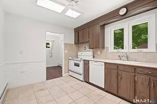 206 Beatrice Dr, West Haven, CT 06516 - Photo 9
