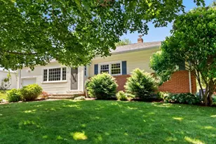 16 E Maxwell Dr, West Hartford, CT 06107 - Photo 1