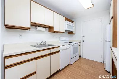 1186 Middle Turnpike West #B2, Manchester, CT 06040 - Photo 5