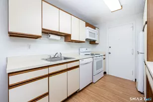 1186 Middle Turnpike W, Manchester, CT 06040 - Photo 5