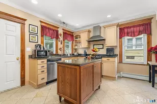 137 Fairlawn Ave, Waterbury, CT 06705 - Photo 7