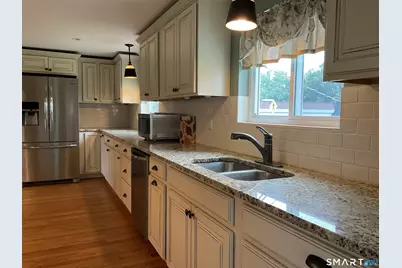 25 Medford Street, Glastonbury, CT 06033 - Photo 5