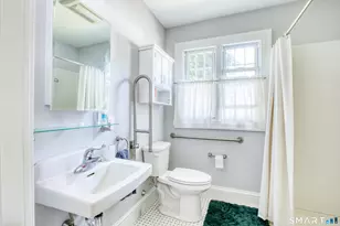 42 Thompson St, Hamden, CT 06518 - Photo 15
