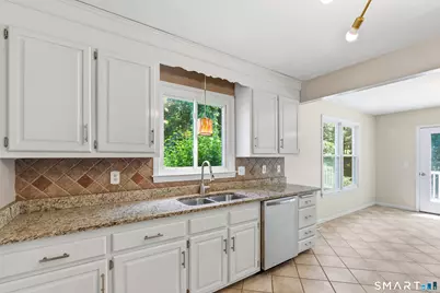 86 Beth Ann Circle, Meriden, CT 06450 - Photo 5