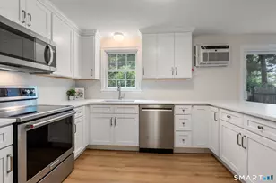 48 Brandywine Ln, Suffield, CT 06078 - Photo 7