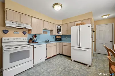 100 Sherley Place, Fairfield, CT 06825 - Photo 17