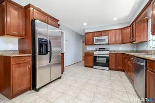 26 Marva Ln, Stamford, CT 06903 - Photo 5