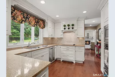 16 Mallett Drive, Trumbull, CT 06611 - Photo 11