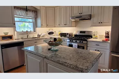 376 Fairview Avenue, Bridgeport, CT 06606 - Photo 7