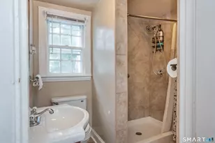 267 Branford St, Hartford, CT 06112 - Photo 9