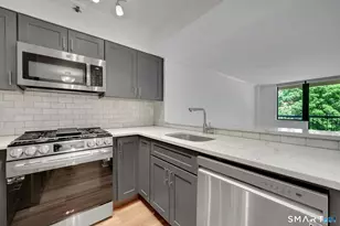 25 Forest St, Stamford, CT 06901 - Photo 9