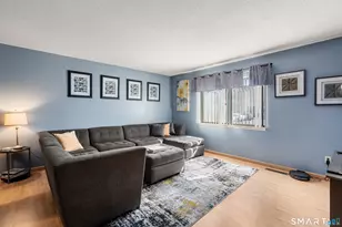 136 Webster Ct, Newington, CT 06111 - Photo 3