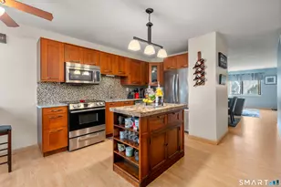 136 Webster Ct, Newington, CT 06111 - Photo 7