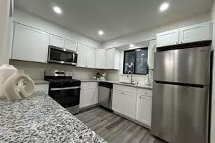 38 Sutton Pl, Bloomfield, CT 06002 - Photo 17