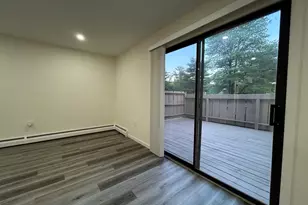 38 Sutton Pl, Bloomfield, CT 06002 - Photo 11