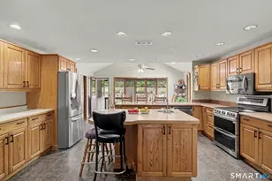 10 Paulina Pl, Trumbull, CT 06611 - Photo 5