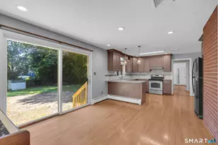 2595 Albany Ave, West Hartford, CT 06117 - Photo 11