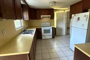 11 Cottage St, Putnam, CT 06260 - Photo 13
