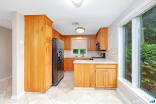 2 Castle Rock Rd, Branford, CT 06405 - Photo 11